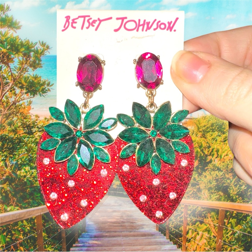 🍓BETSEY JOHNSON STRAWBERRY CRYSTAL EARRINGS